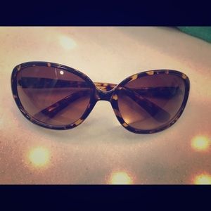 Steve Madden Tan and Black Sunglasses
